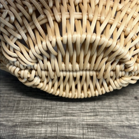 Tommy Bahama | Seashell 🐚 Bag w/ Gold Seashell Handle - Picture 4 of 14